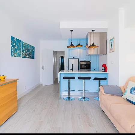 Costa Terrace Apartment *